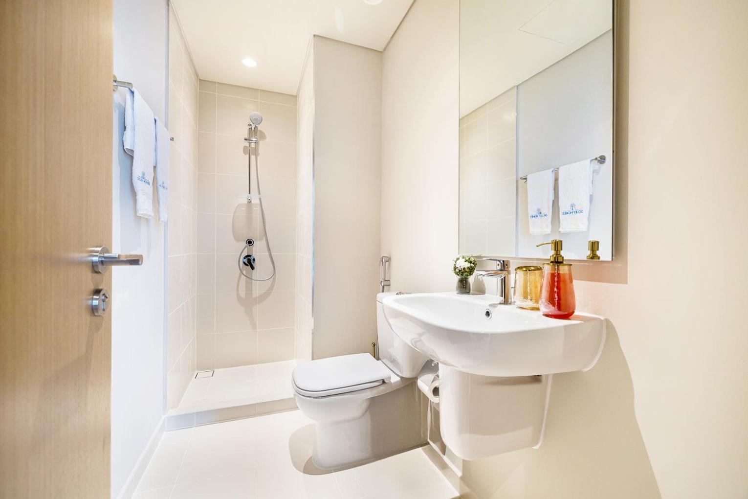 Modern On 33rd Floor In Creek Dubai