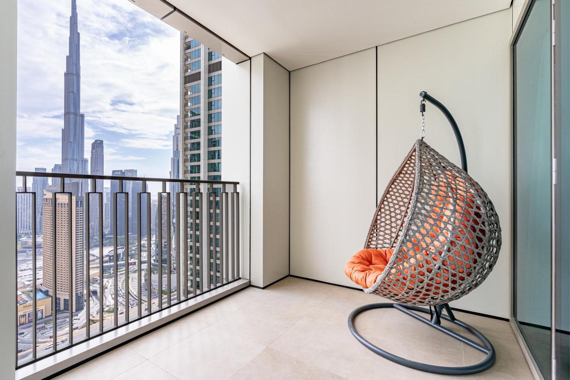 Beautiful On 45th Floor With Full Burj View