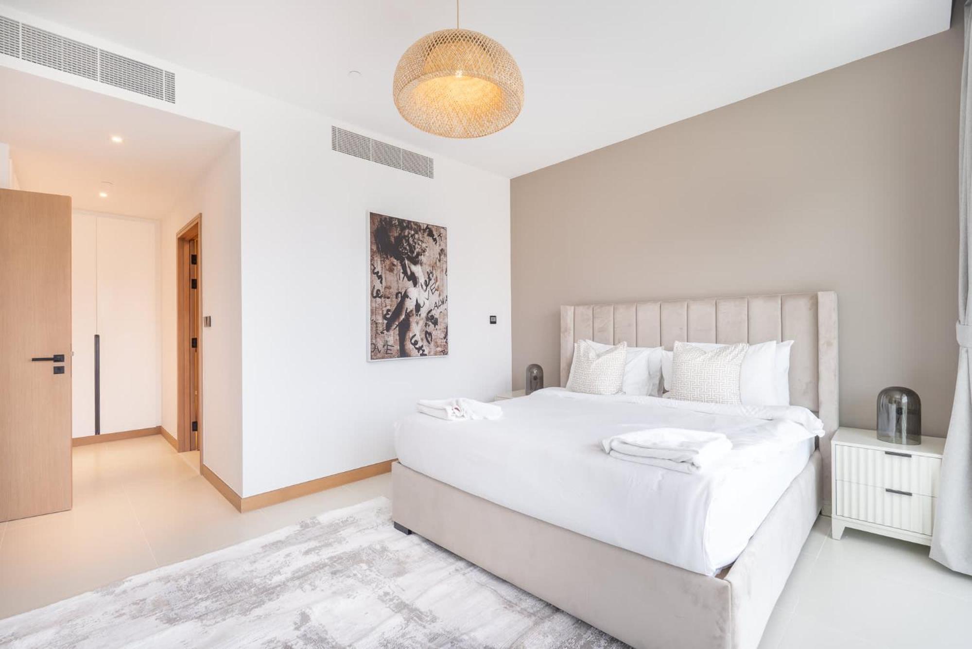 Stylish 3-bedrooms With An Elegant Dining Area In The Heart Of Marina! *