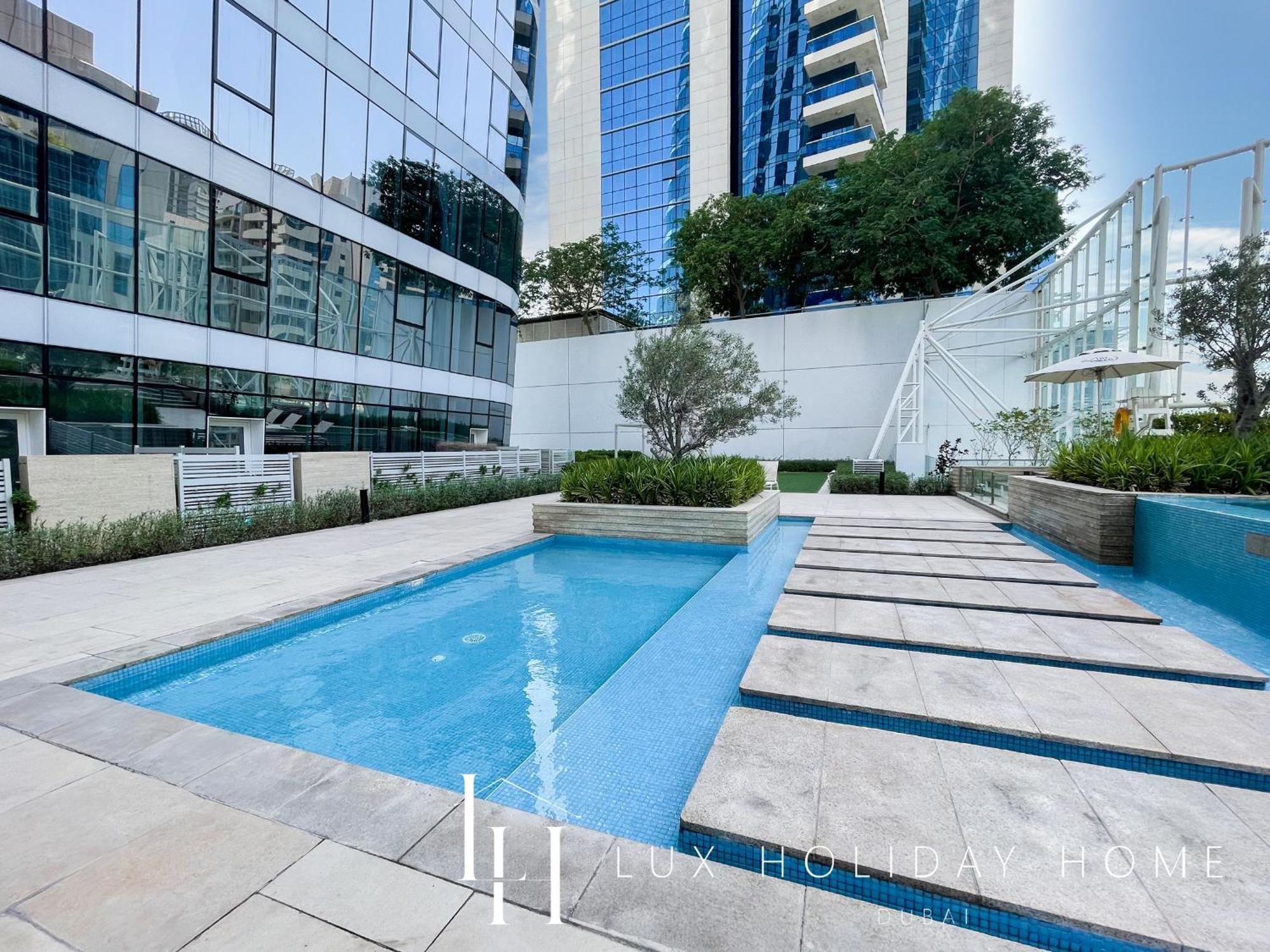 Lux The Pad Executive Canal View 5
