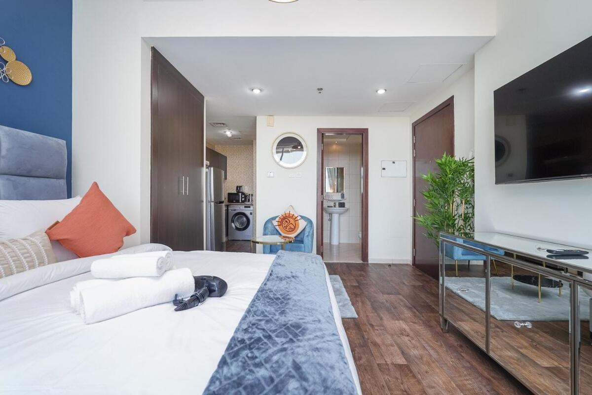Very Cool And Stylish In Sports City Apartment