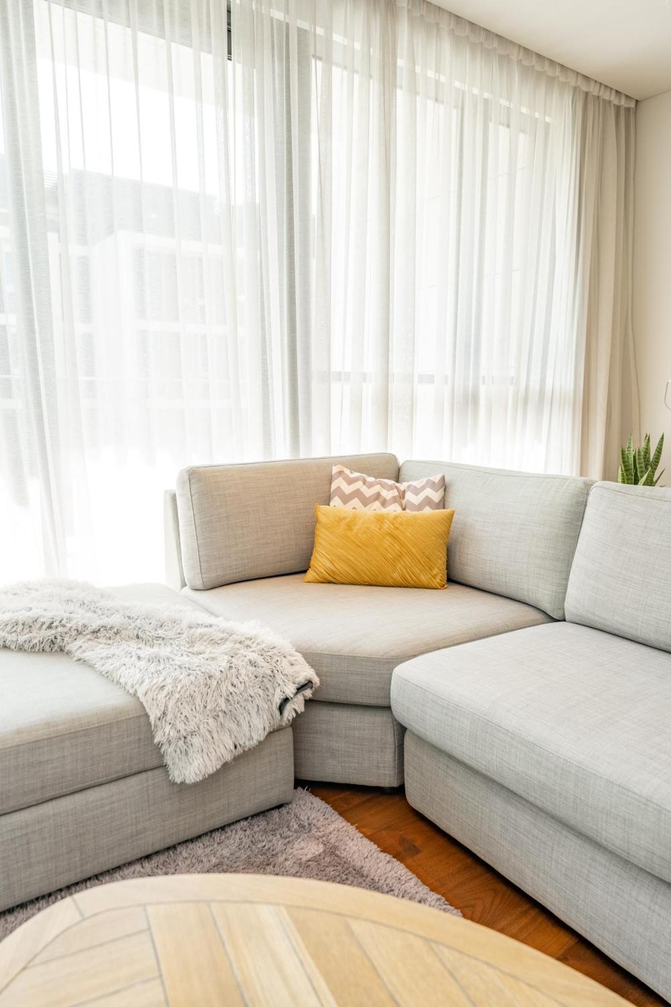 Fam Living - Walk - Opulent Living Apartment