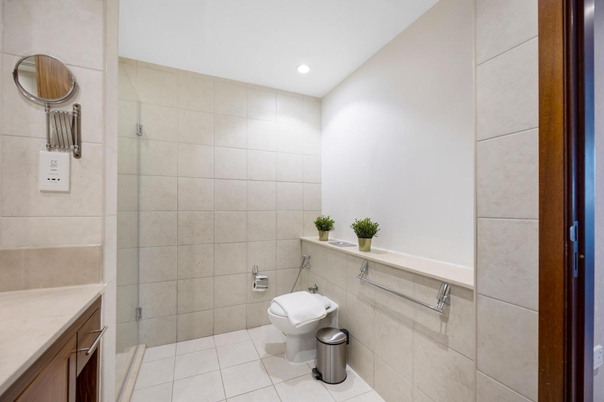 Apartment Durrani Homes - Grand 03 *