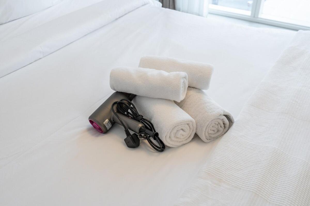 Spacious 2 Bedroom In Jumeirah Towers Modern Comfort In A Prime Location Dubai