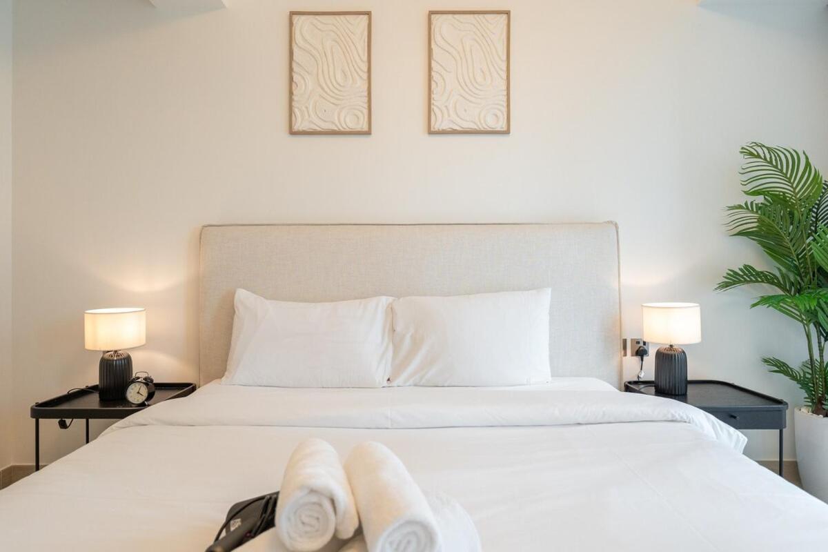 Spacious 2 Bedroom In Jumeirah Towers Modern Comfort In A Prime Location Apartment