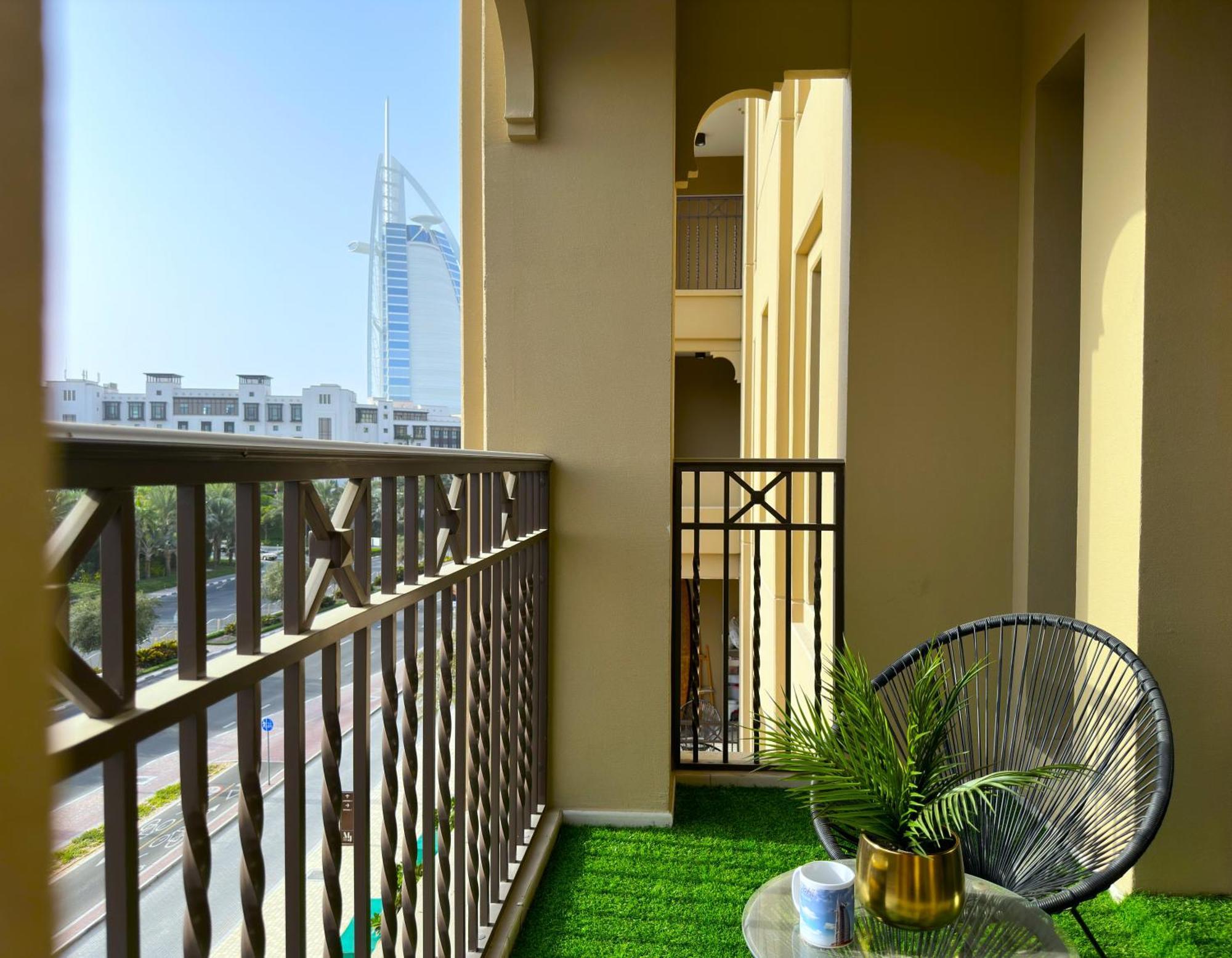 Ultra Luxury Flat With Amazing Pool Near To Burj