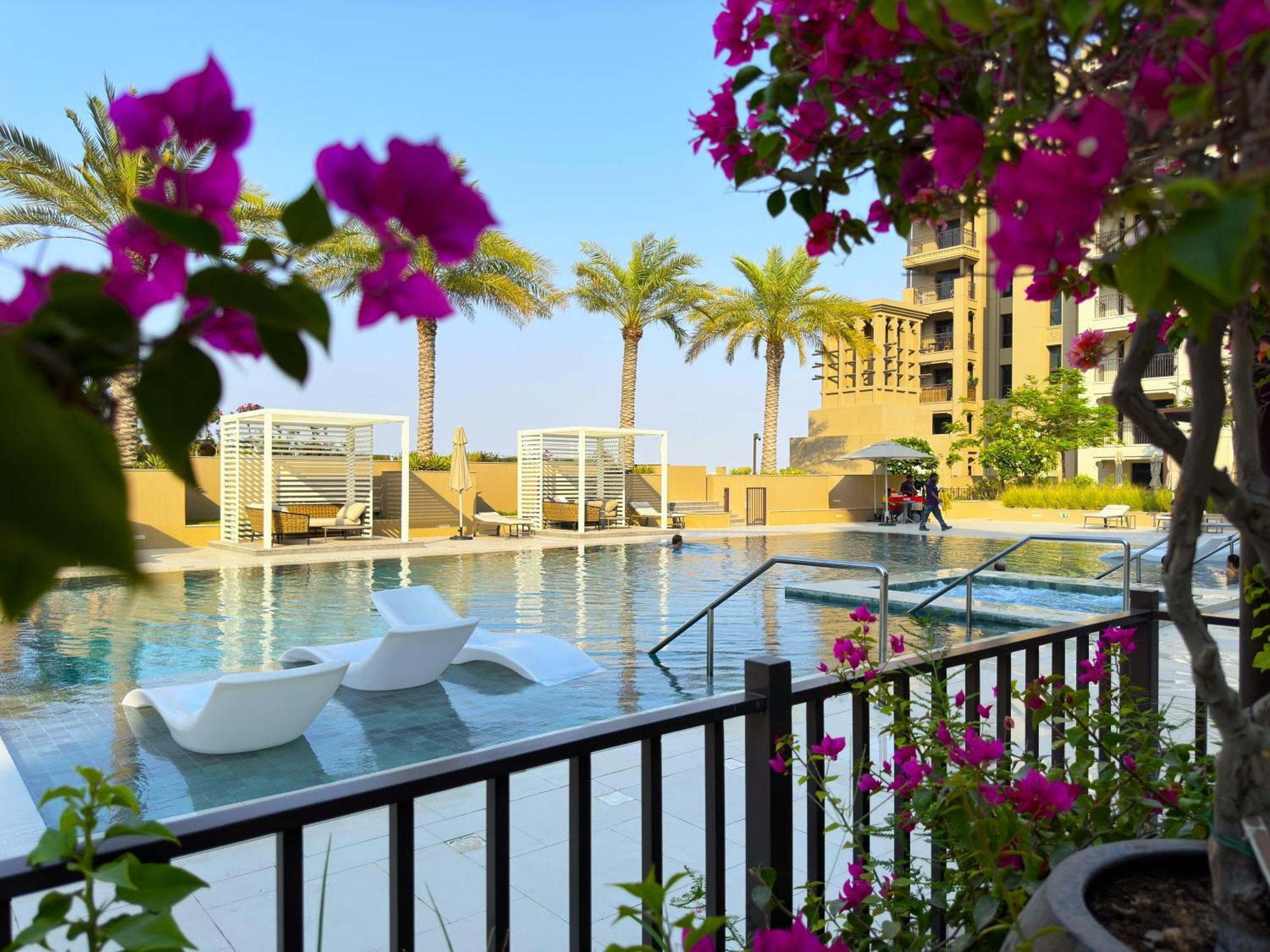 Ultra Luxury Flat With Amazing Pool Near To Burj Dubai