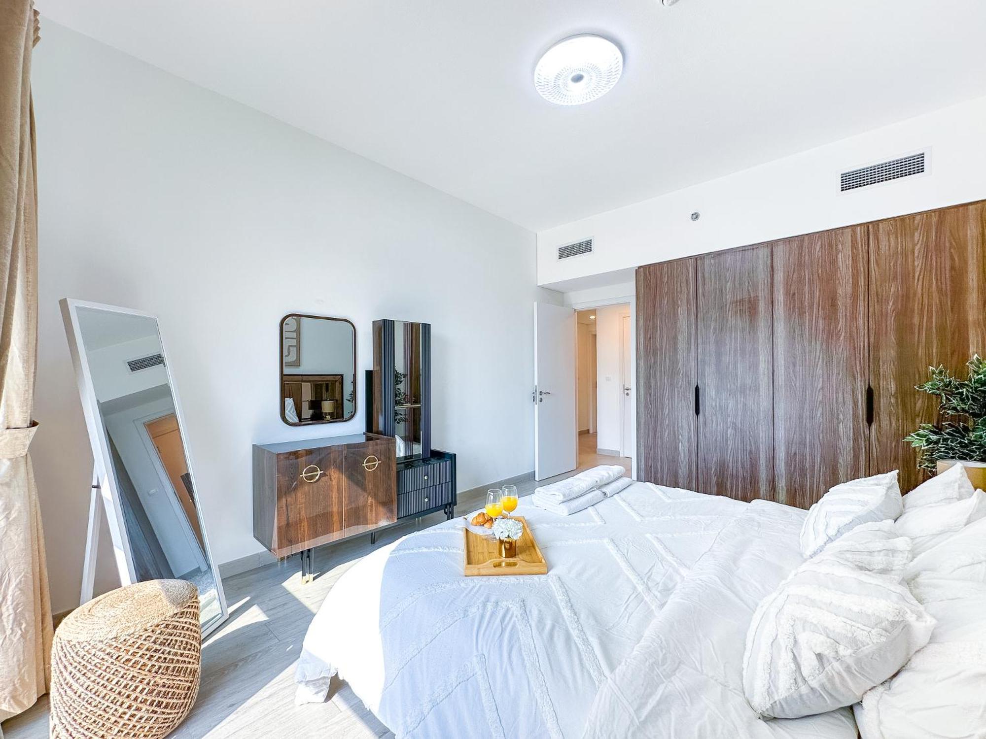Ultra Luxury Flat With Amazing Pool Near To Burj Dubai