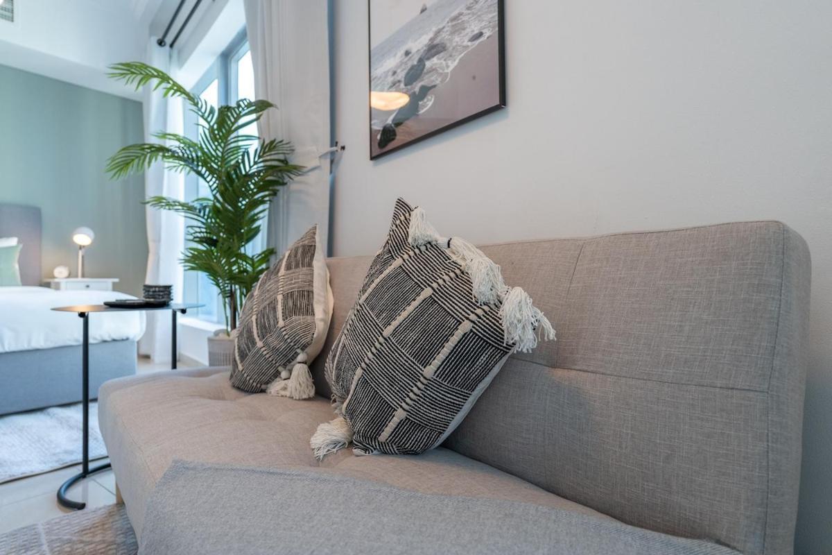 Charming Studio Apartment, With Easy Beach Access In Marina Dubai
