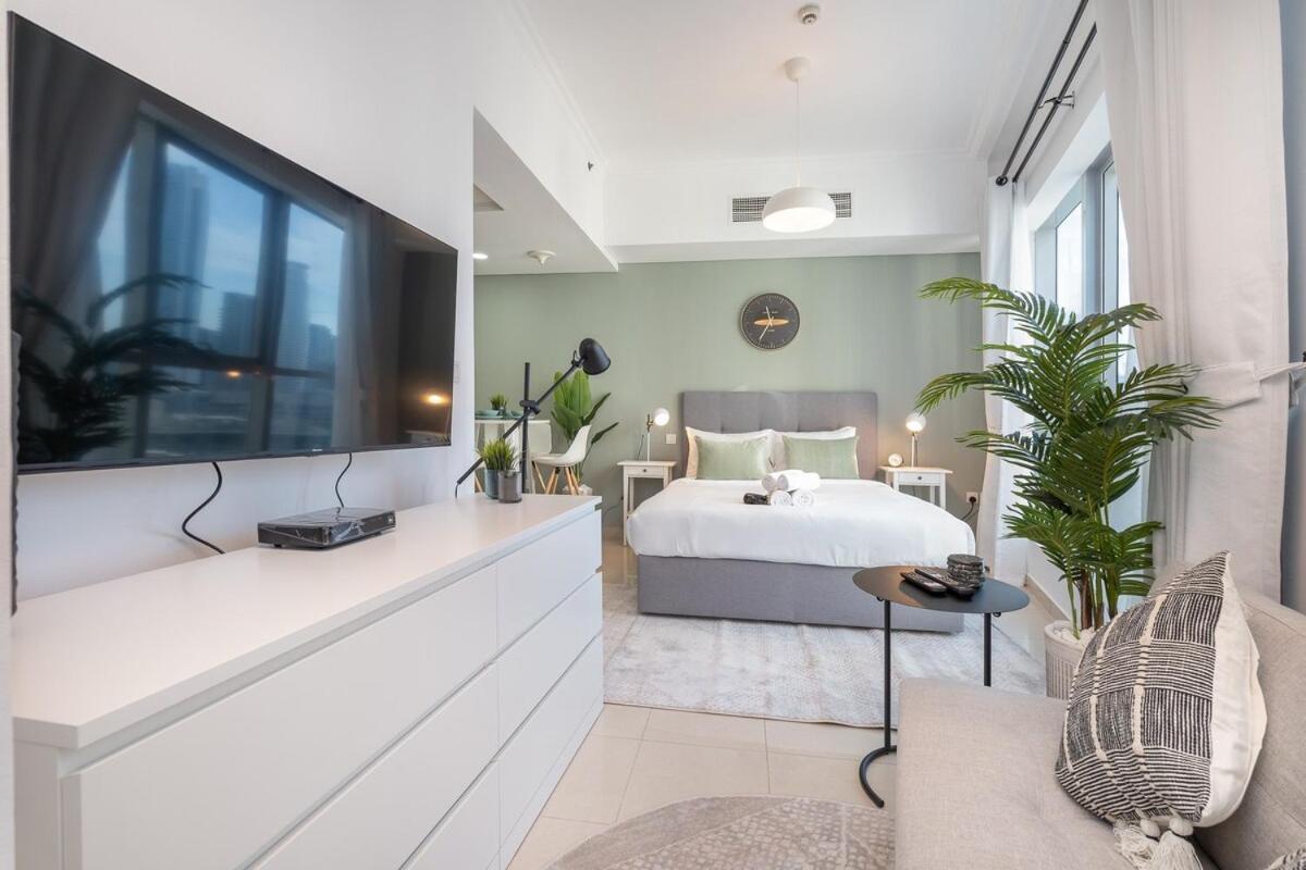 Charming Studio Apartment, With Easy Beach Access In Marina