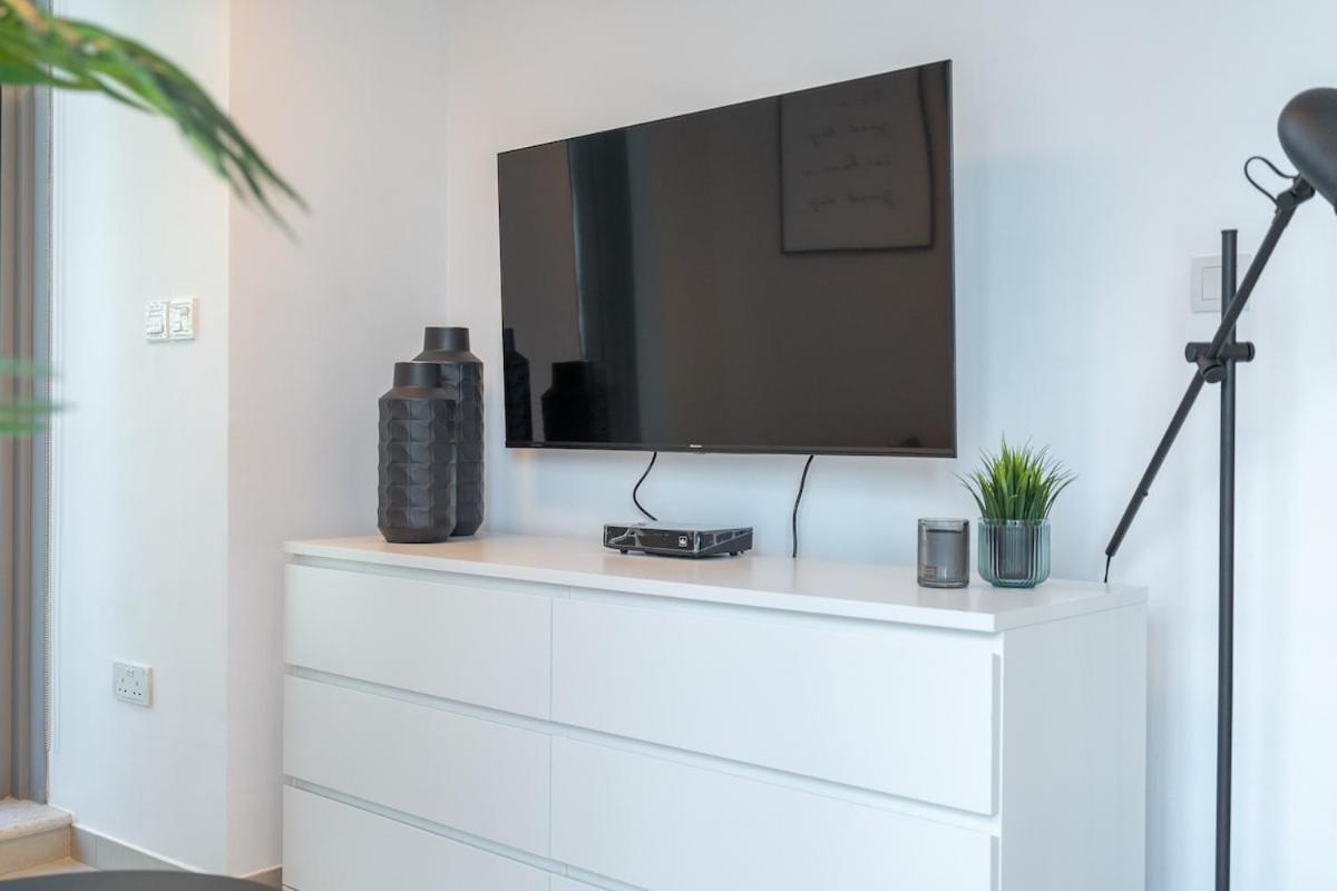 Charming Studio Apartment, With Easy Beach Access In Marina Apartment *
