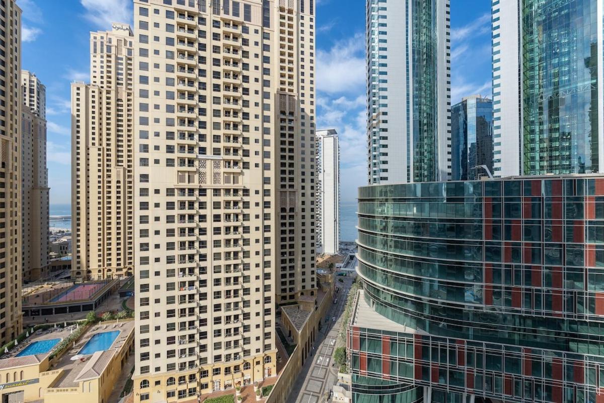 Charming Studio Apartment, With Easy Beach Access In Marina *