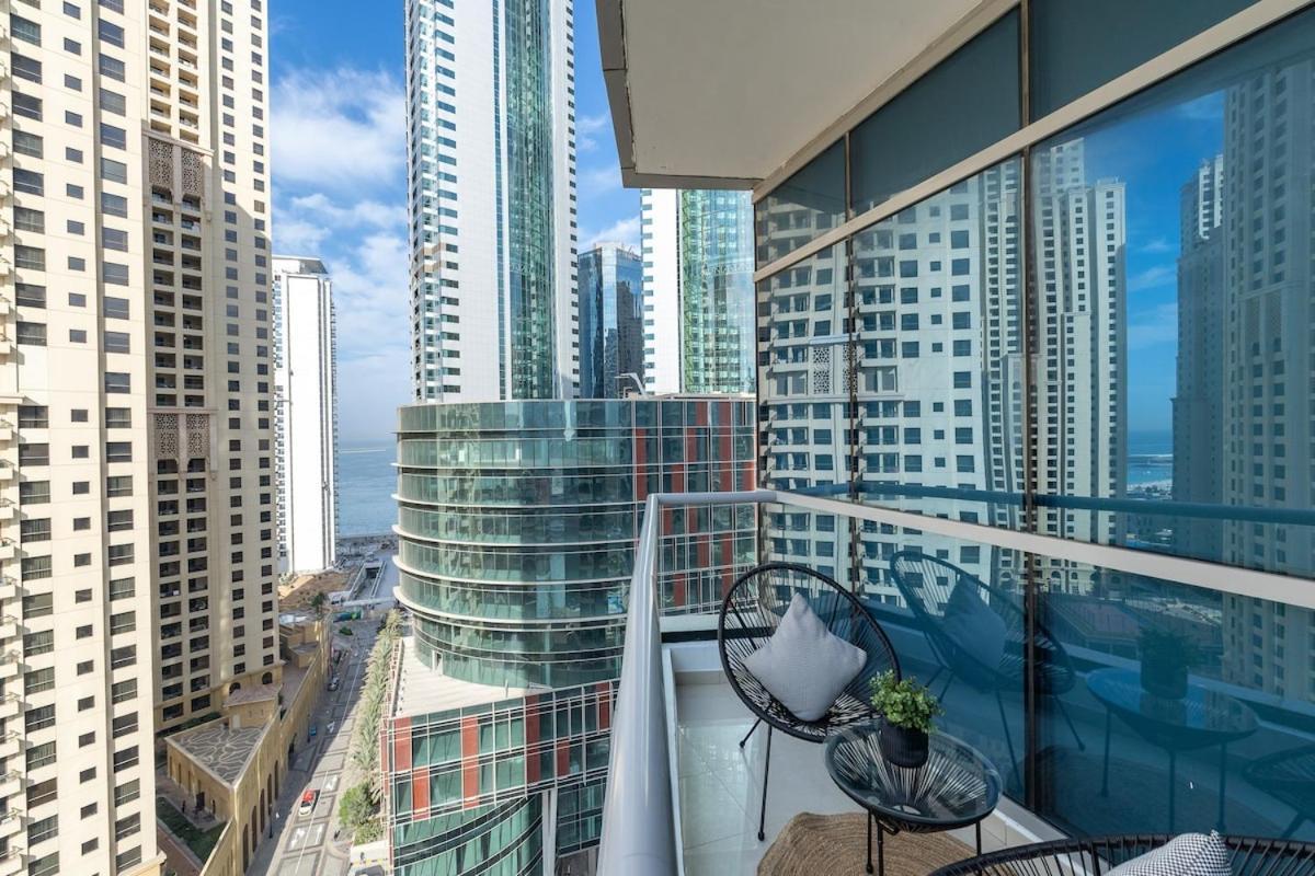 Charming Studio Apartment, With Easy Beach Access In Marina *