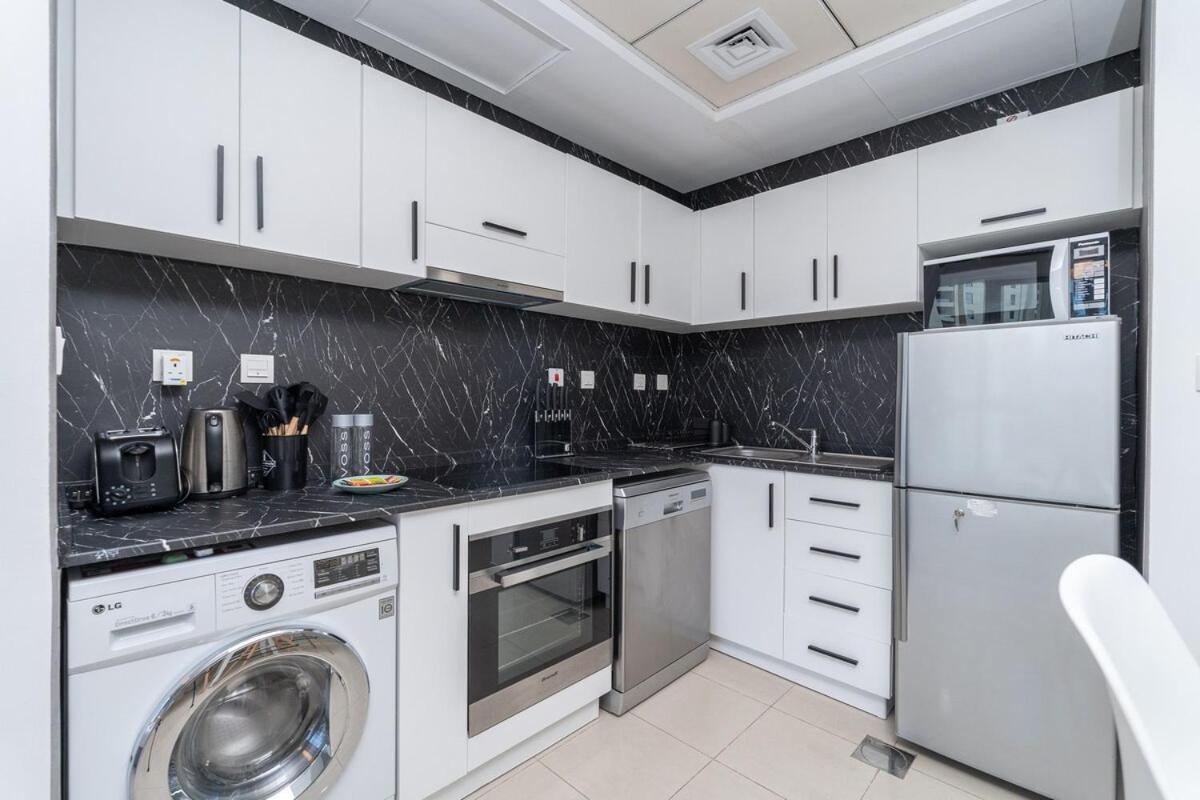 Charming Studio Apartment, With Easy Beach Access In Marina Apartment *