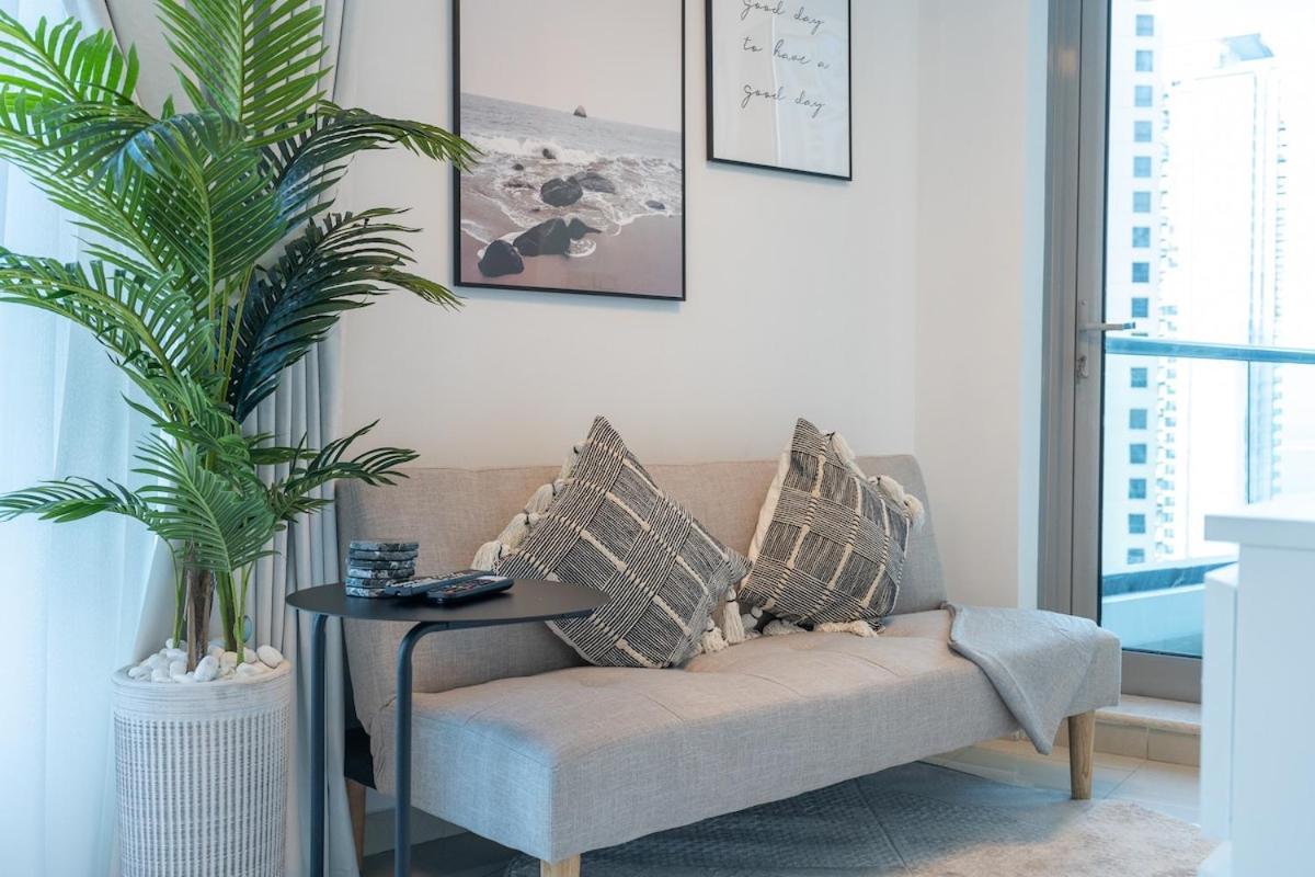 Apartment Charming Studio Apartment, With Easy Beach Access In Marina *