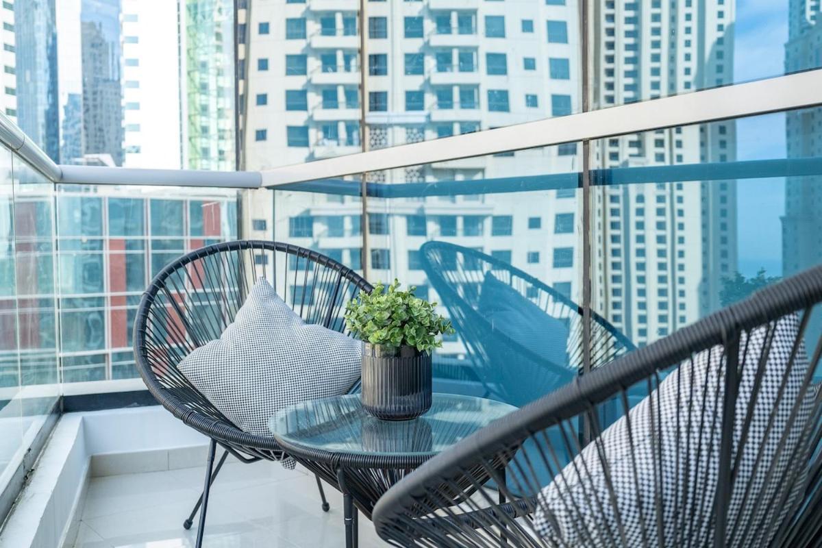 Charming Studio Apartment, With Easy Beach Access In Marina *