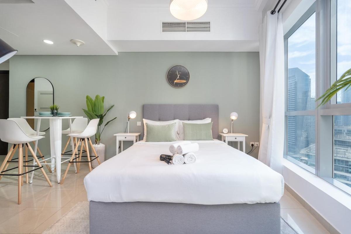 Charming Studio Apartment, With Easy Beach Access In Marina *