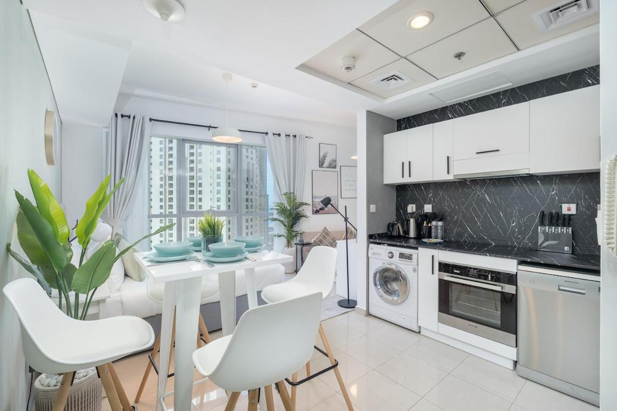 Apartment Charming Studio Apartment, With Easy Beach Access In Marina *