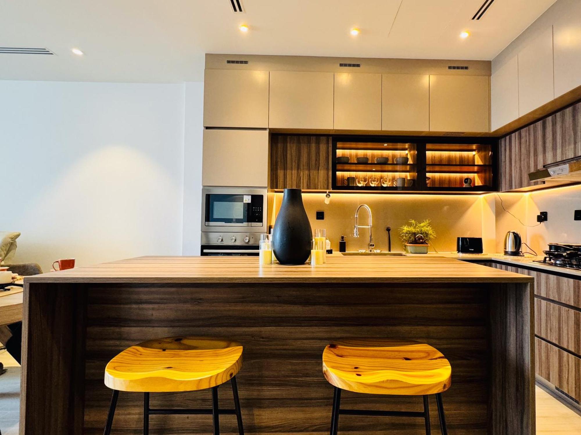 Apartment The Ivy Tower-1br Urban Elegance In Jvt