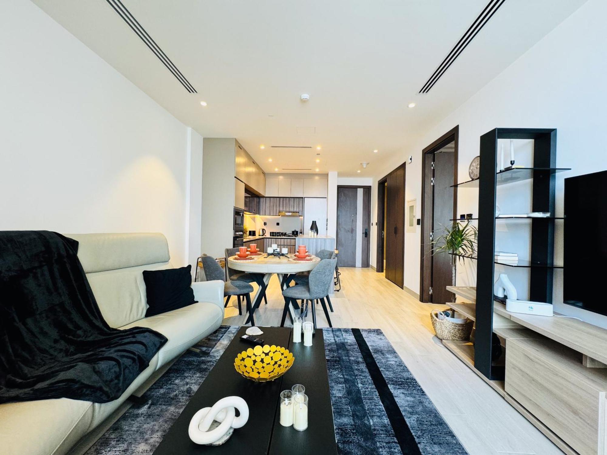 The Ivy Tower-1br Urban Elegance In Jvt