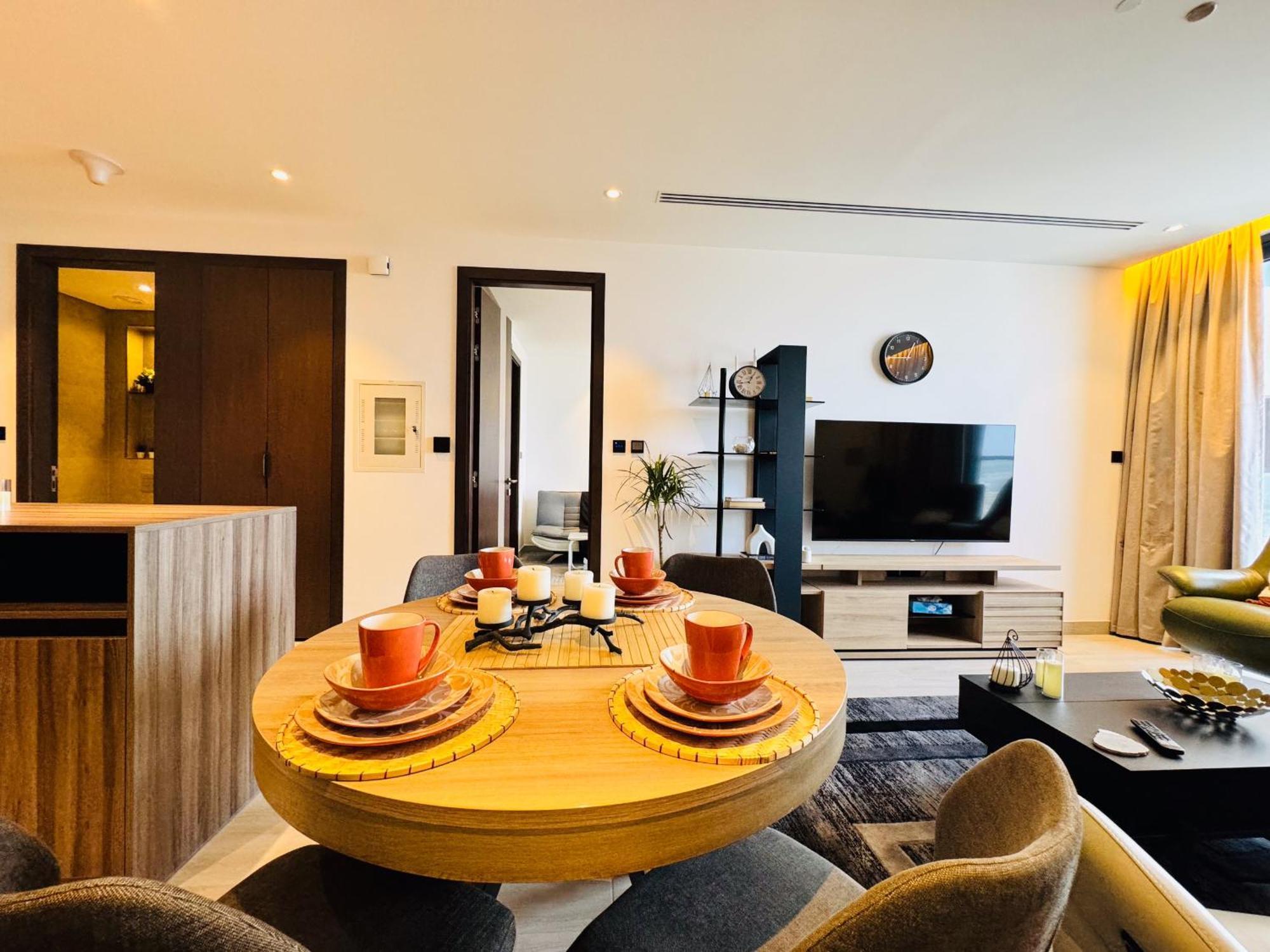 The Ivy Tower-1br Urban Elegance In Jvt Apartment