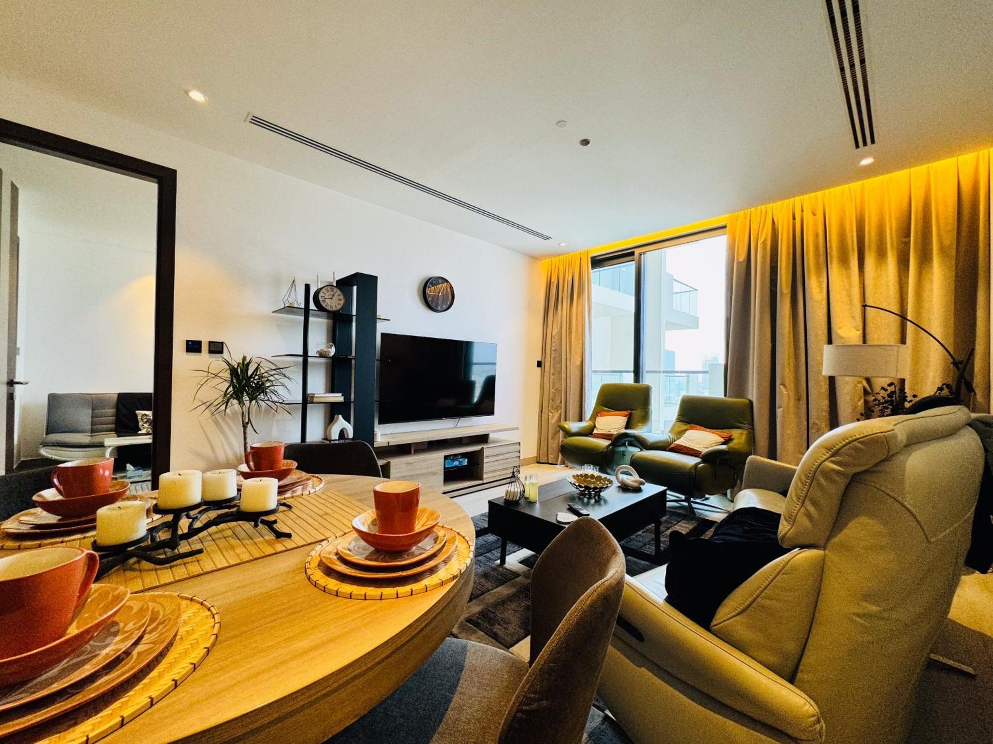 The Ivy Tower-1br Urban Elegance In Jvt