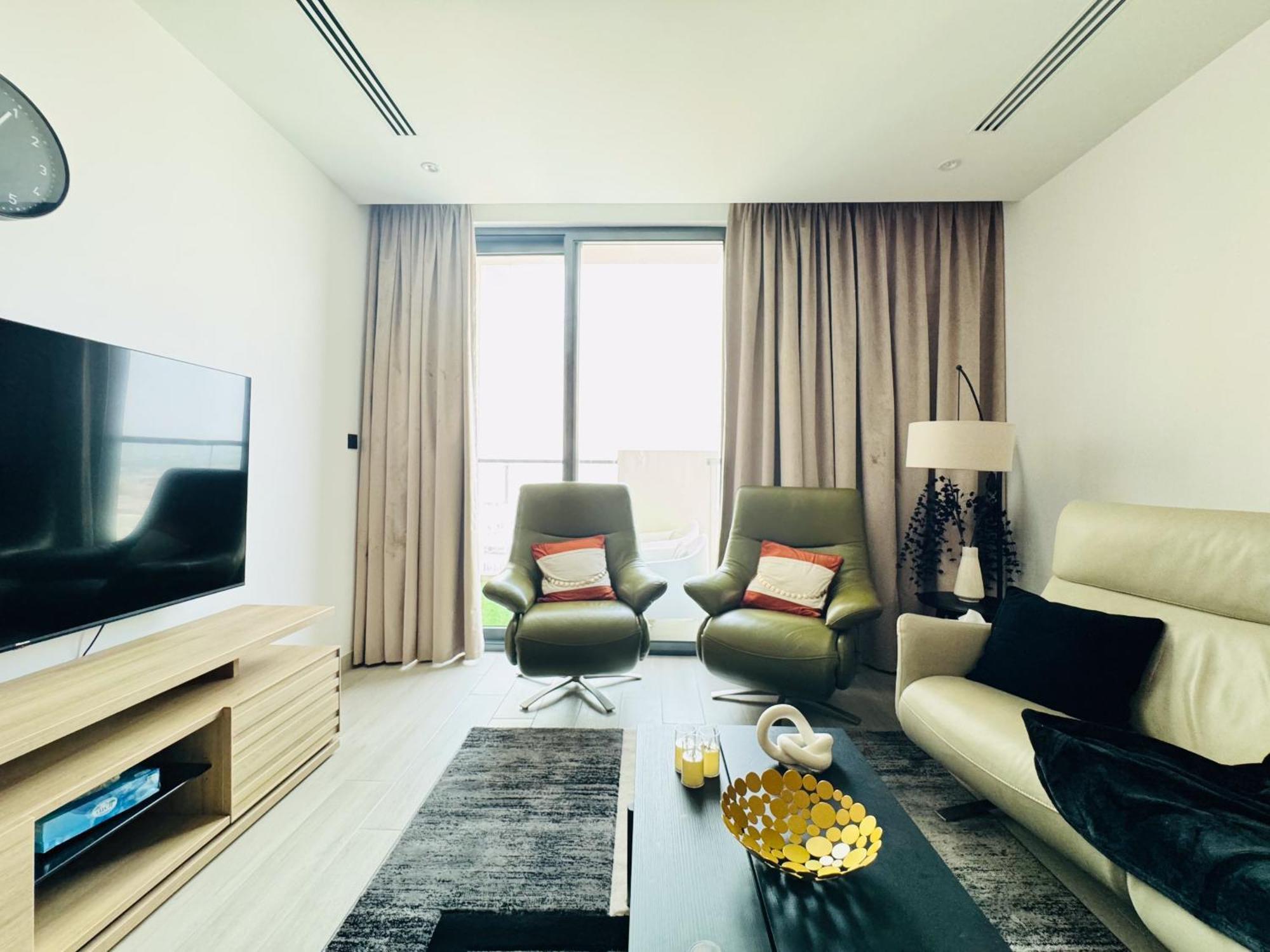 The Ivy Tower-1br Urban Elegance In Jvt