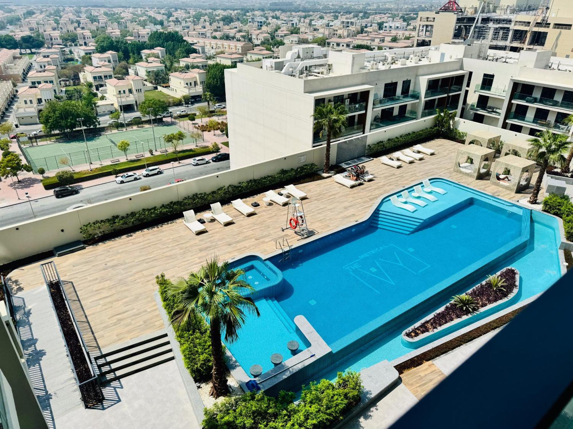 The Ivy Tower-1br Urban Elegance In Jvt Apartment
