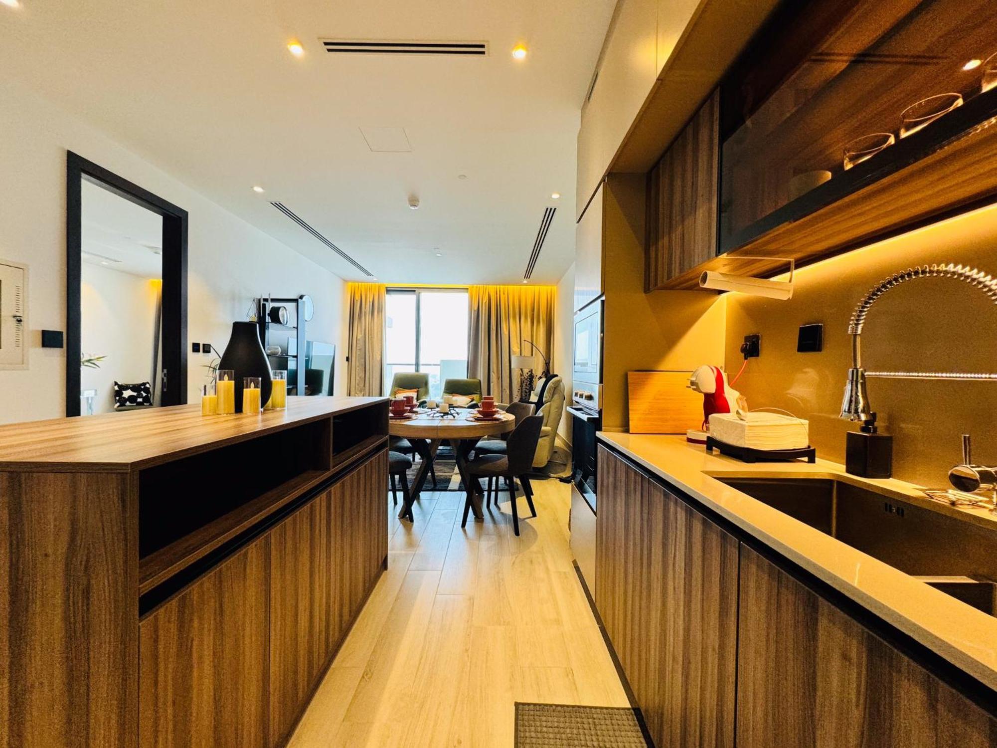 The Ivy Tower-1br Urban Elegance In Jvt