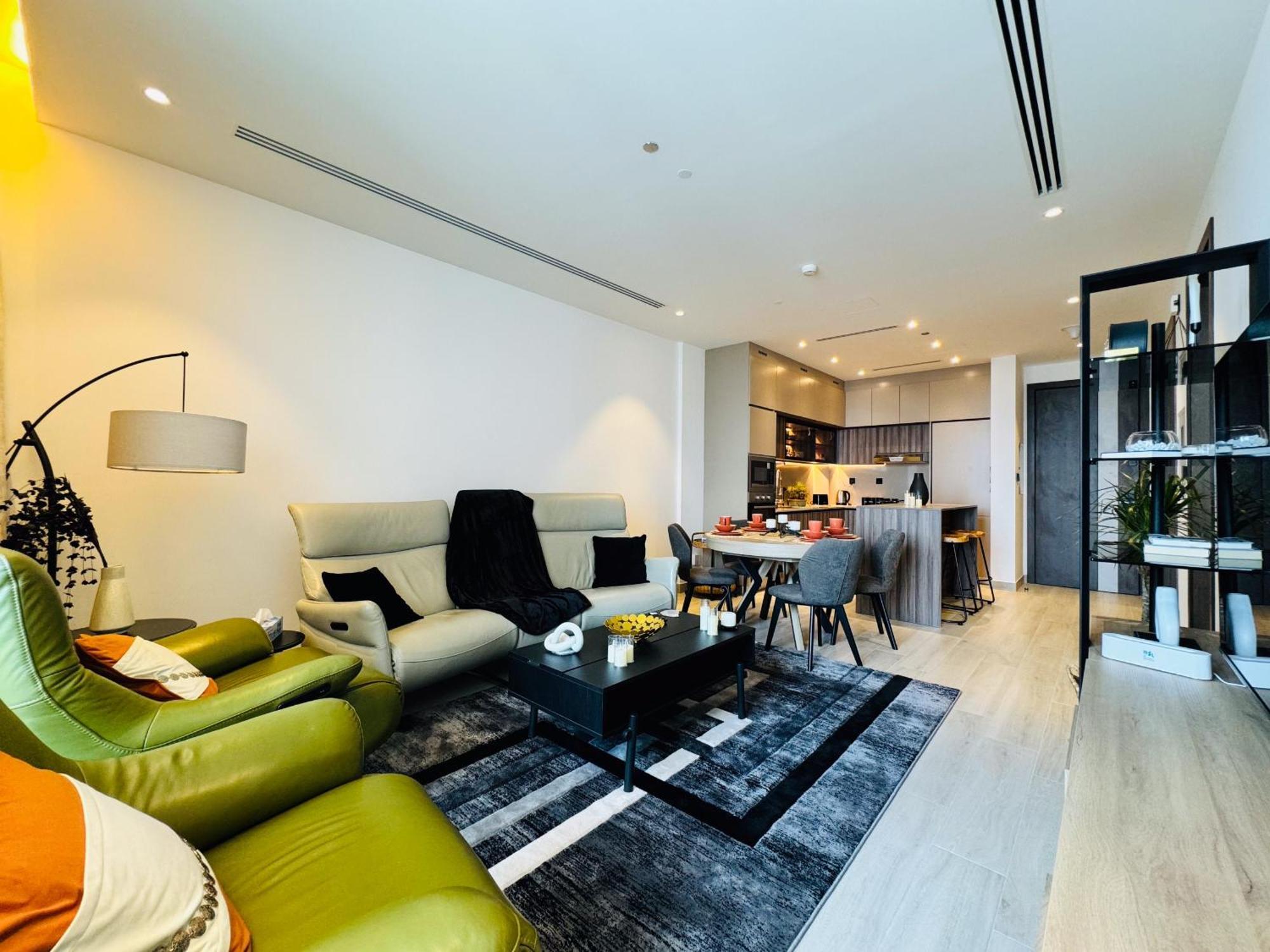 The Ivy Tower-1br Urban Elegance In Jvt *