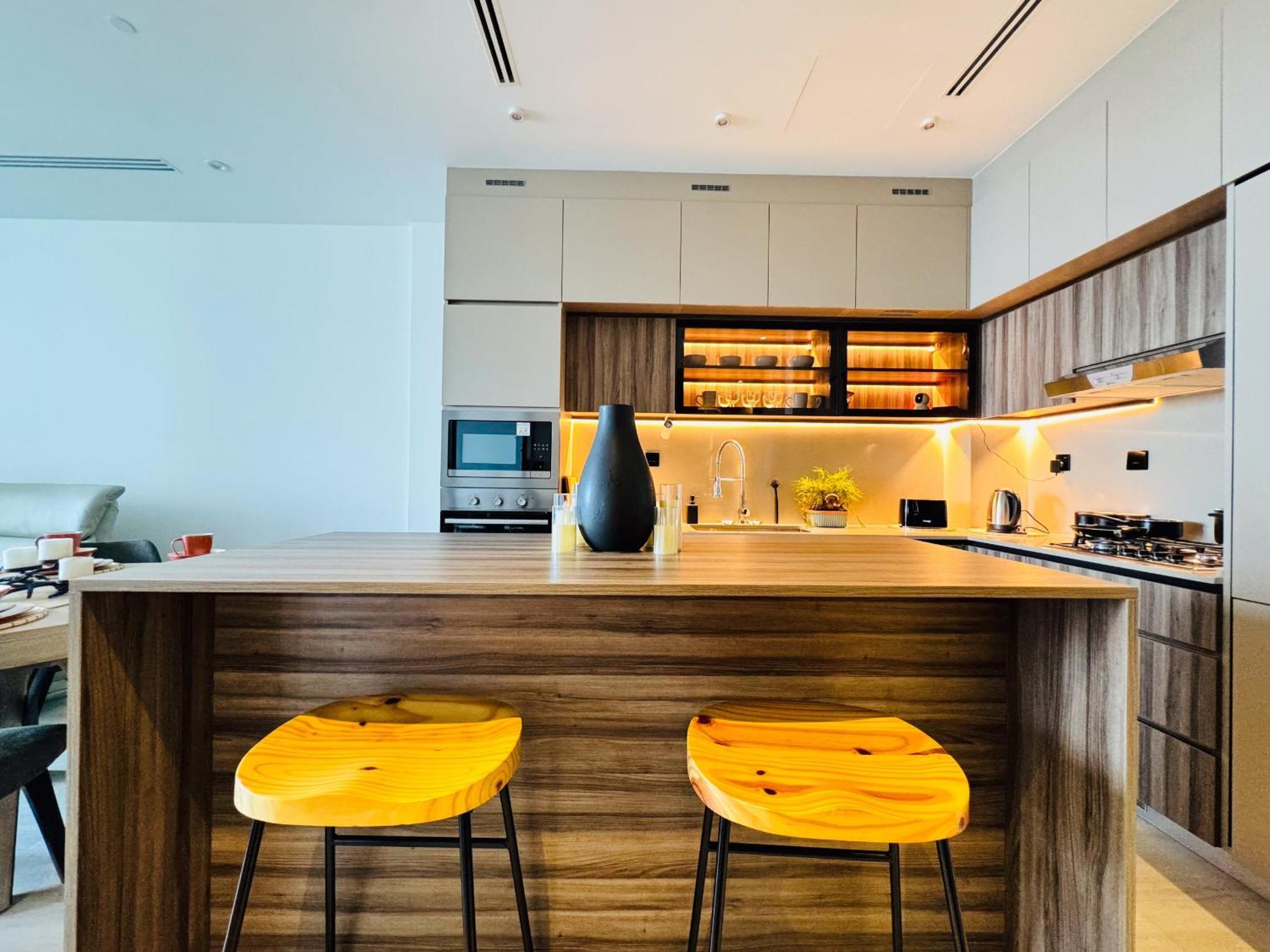 The Ivy Tower-1br Urban Elegance In Jvt