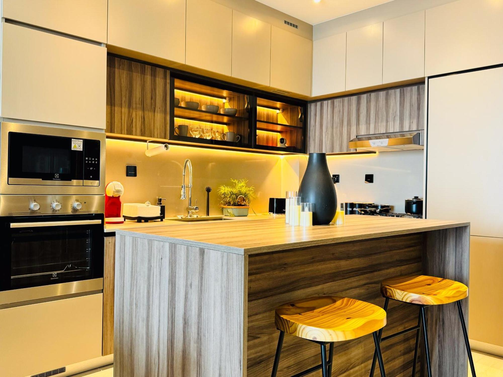 The Ivy Tower-1br Urban Elegance In Jvt