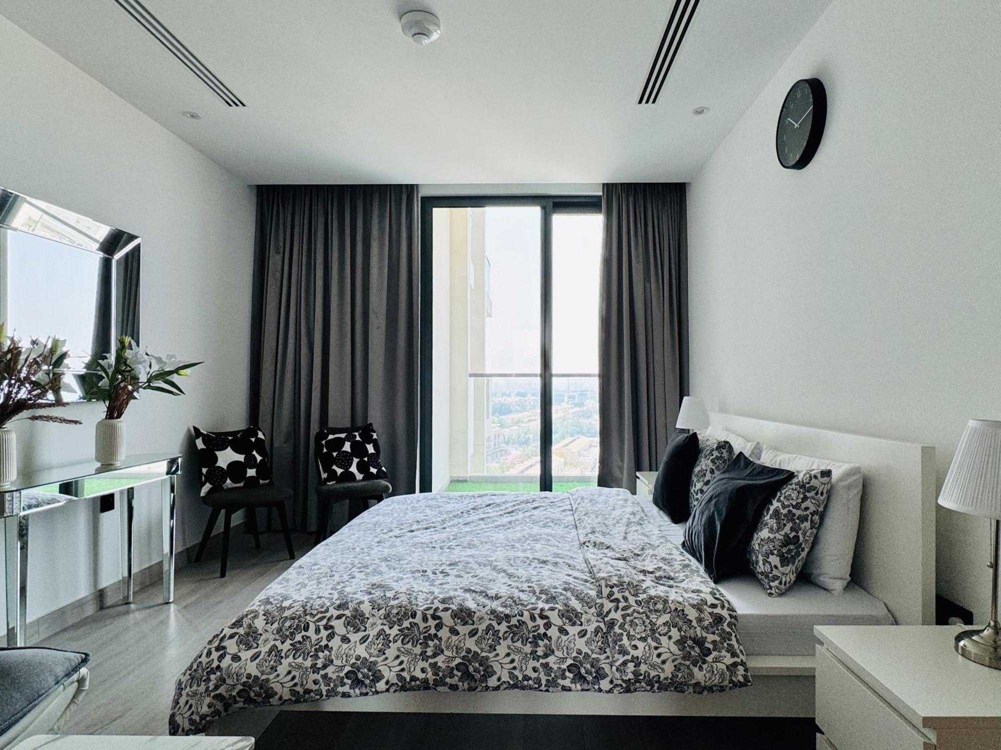 The Ivy Tower-1br Urban Elegance In Jvt Apartment *