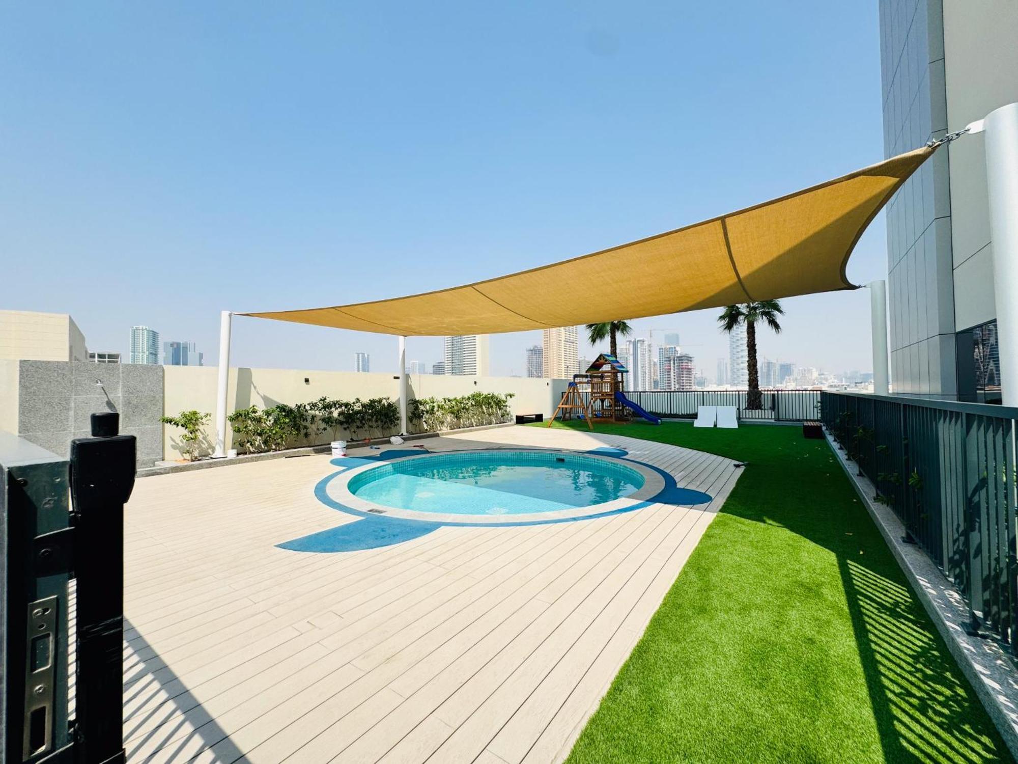 The Ivy Tower-1br Urban Elegance In Jvt Apartment