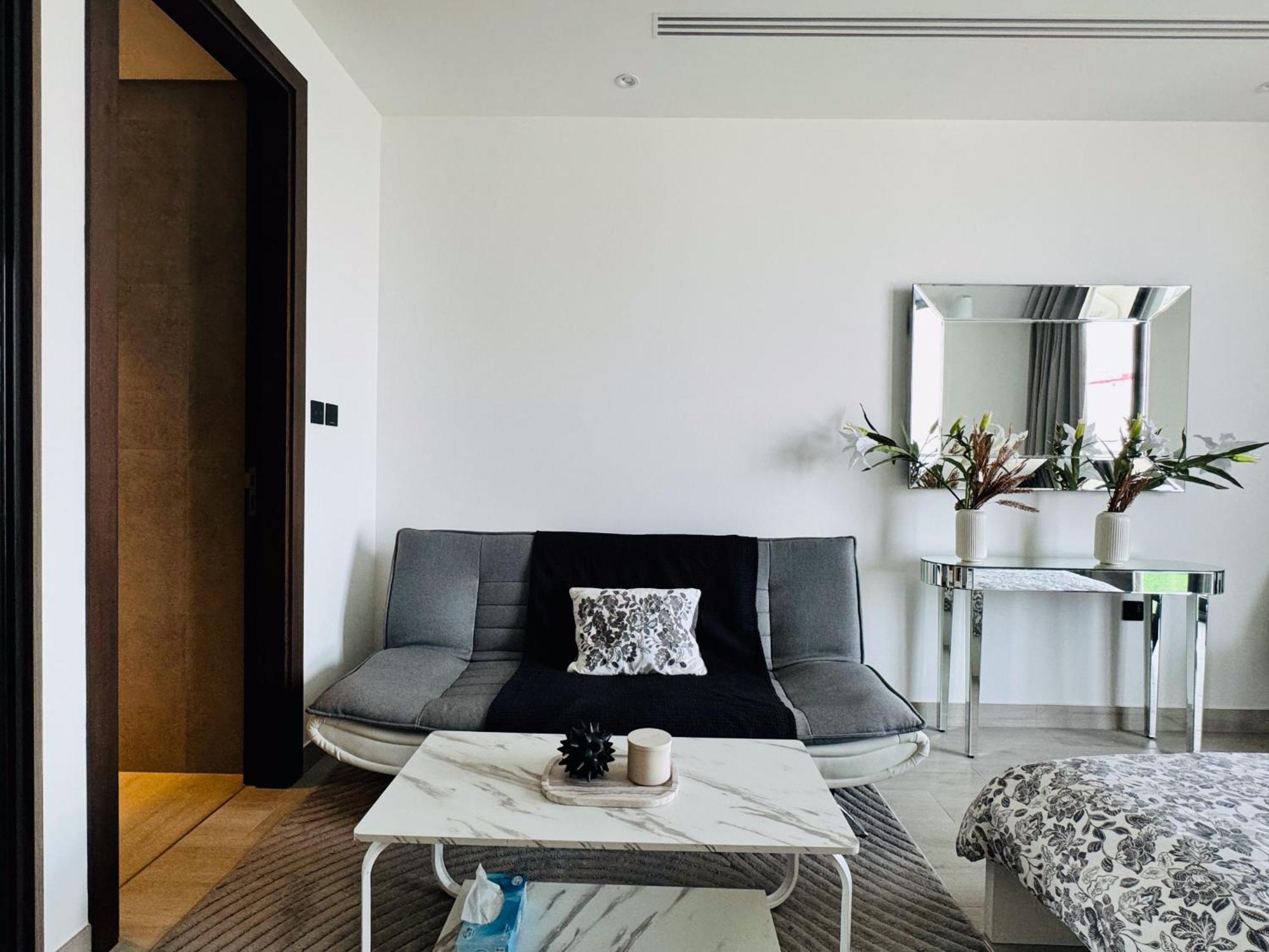 The Ivy Tower-1br Urban Elegance In Jvt