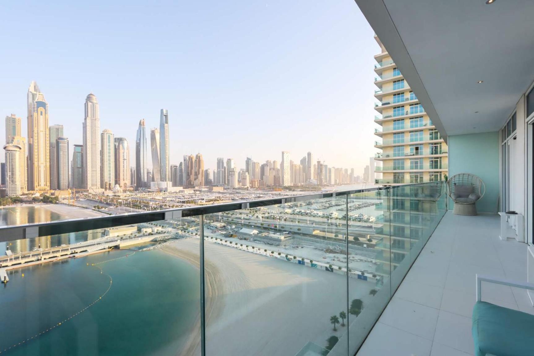 Apartment Livbnb - 2Br With Stunning Views, Beachfront Living