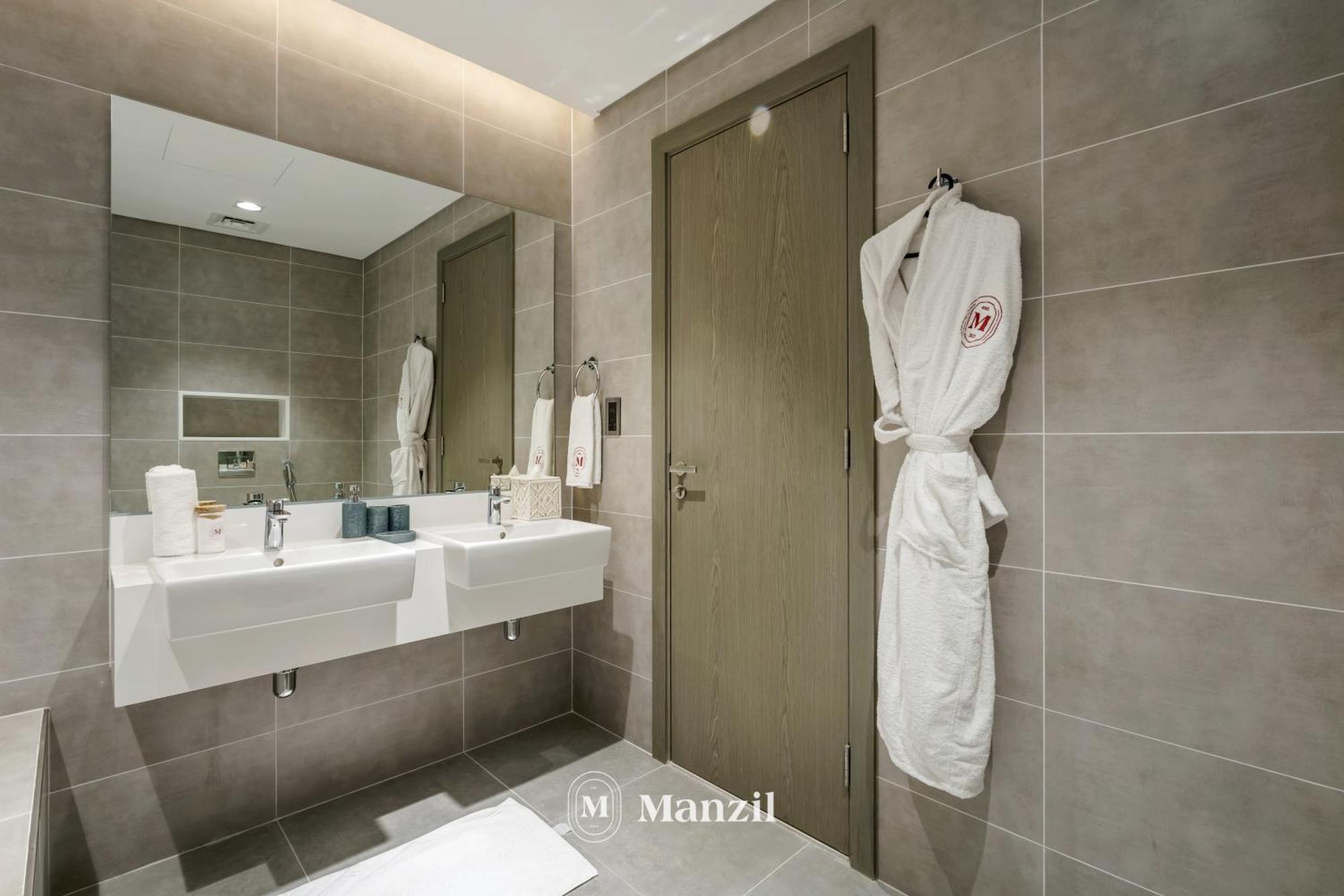 Apartment Manzil - 2br In District One With Lagoon & Burj Views