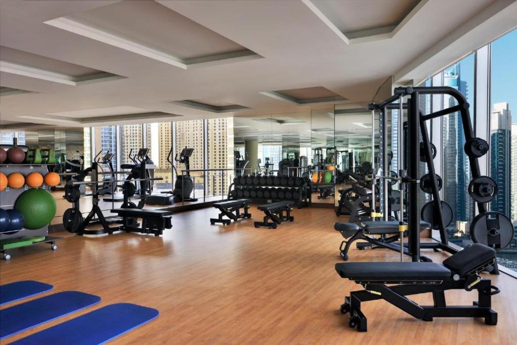 Frank Porter - Emaar Residences Marina Apartment *
