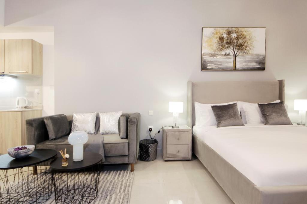 Cozy In Ag Tower With Canal View Apartment *
