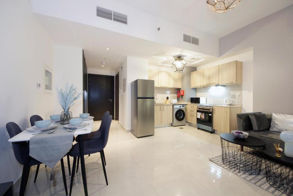 Cozy In Ag Tower With Canal View Apartment *