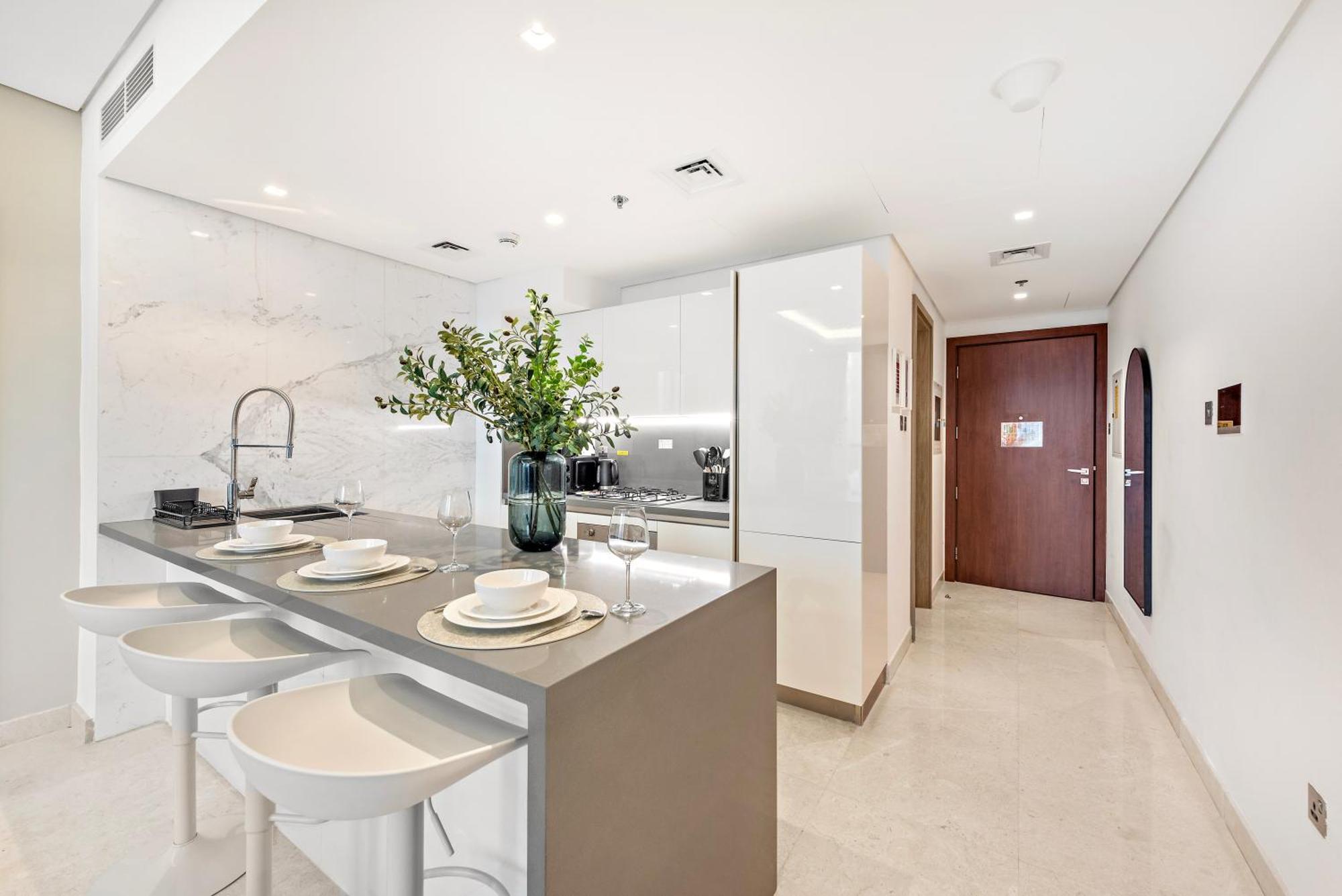 Apartment Elegant 1br With Walk-in Closet & Burj Views *