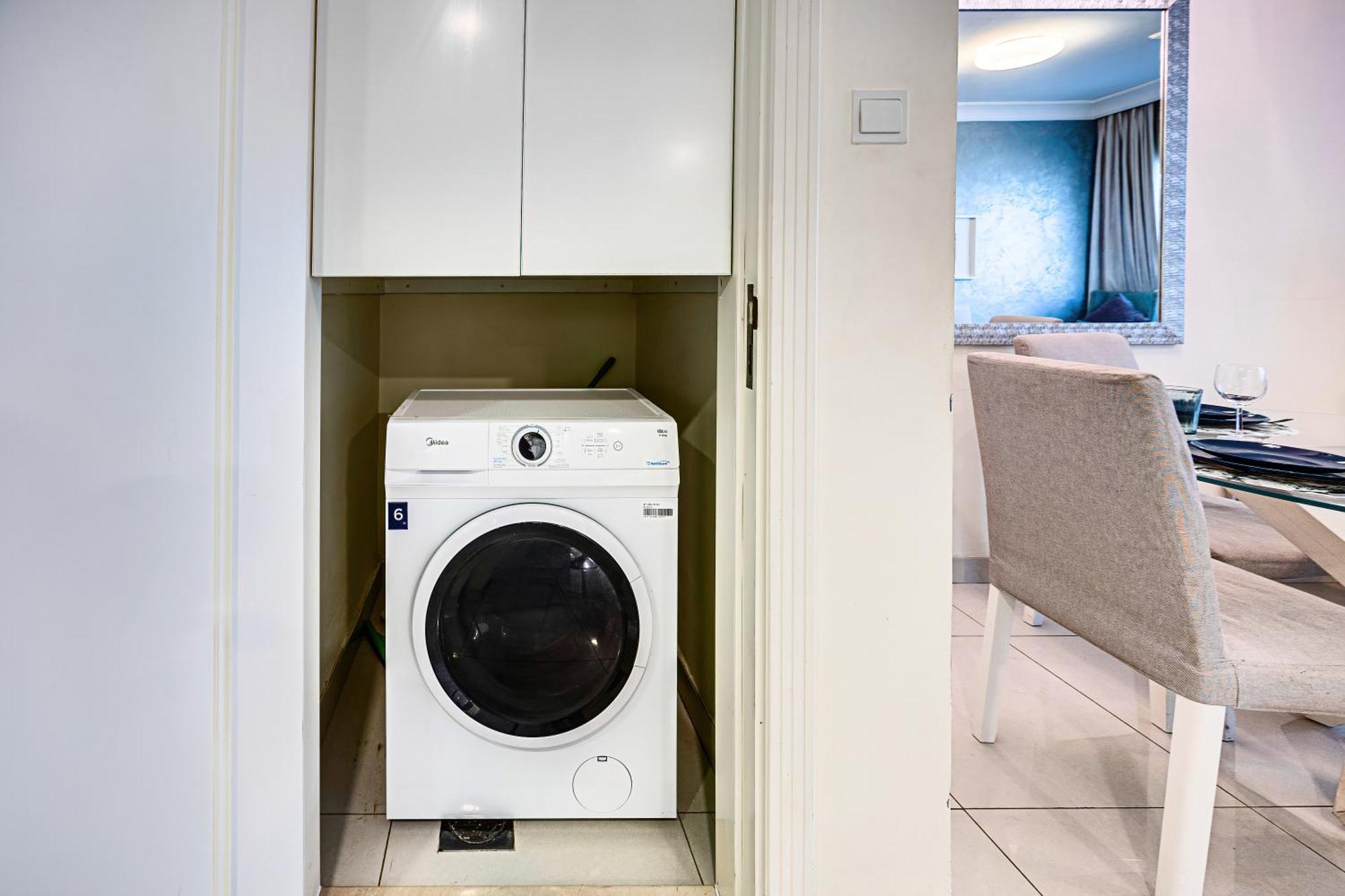 1br Near Mall Apartment