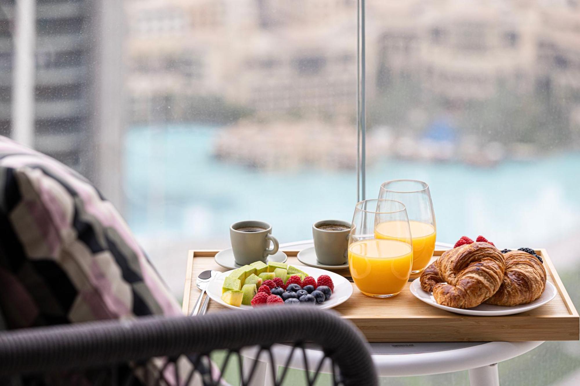 Burj Crown Luxury 4 Bedroom, Balcony Views, 5 Min To Burj Khalifa Dubai