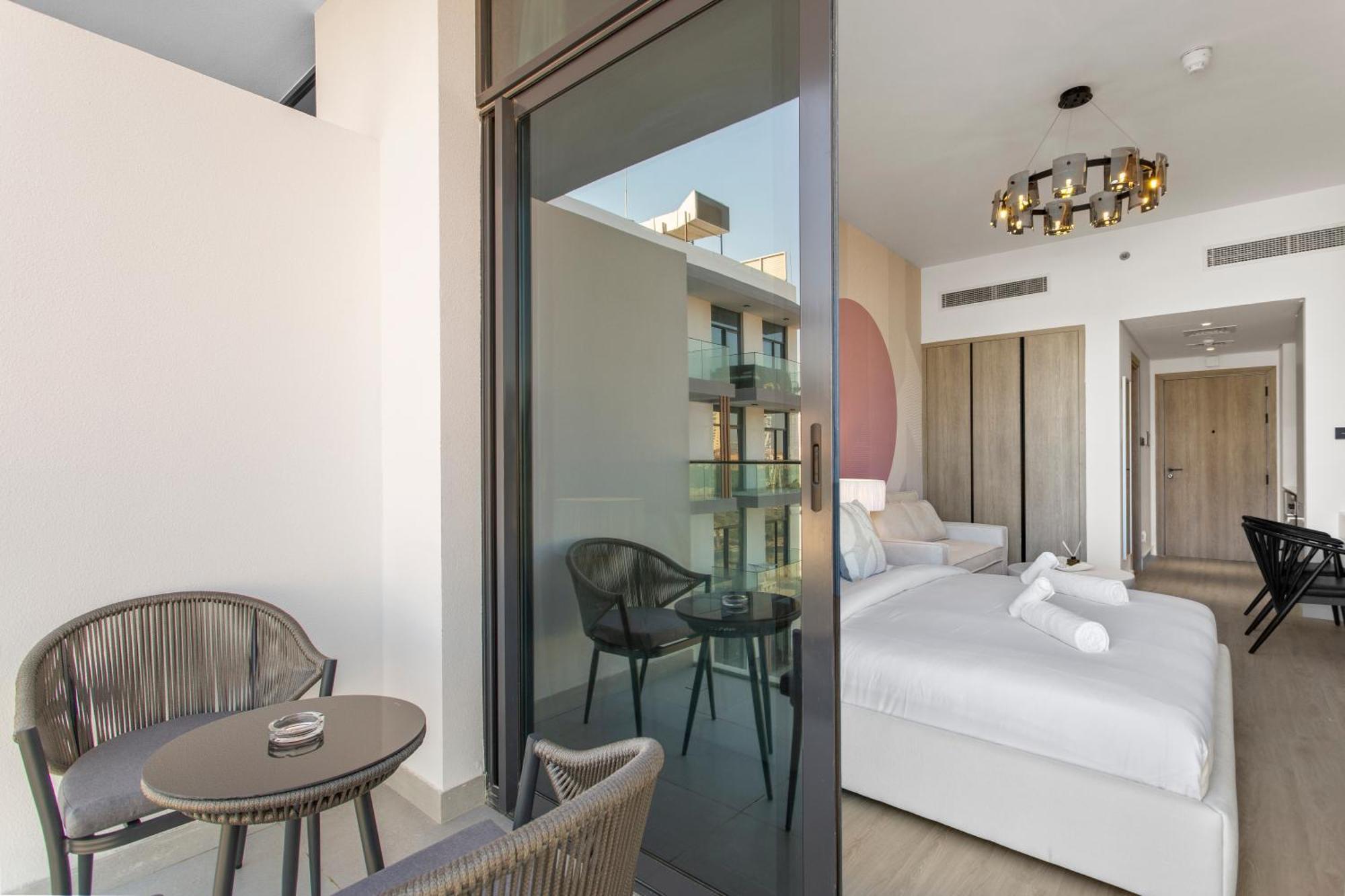 Apartment Stylish With Warm Terracotta Details *