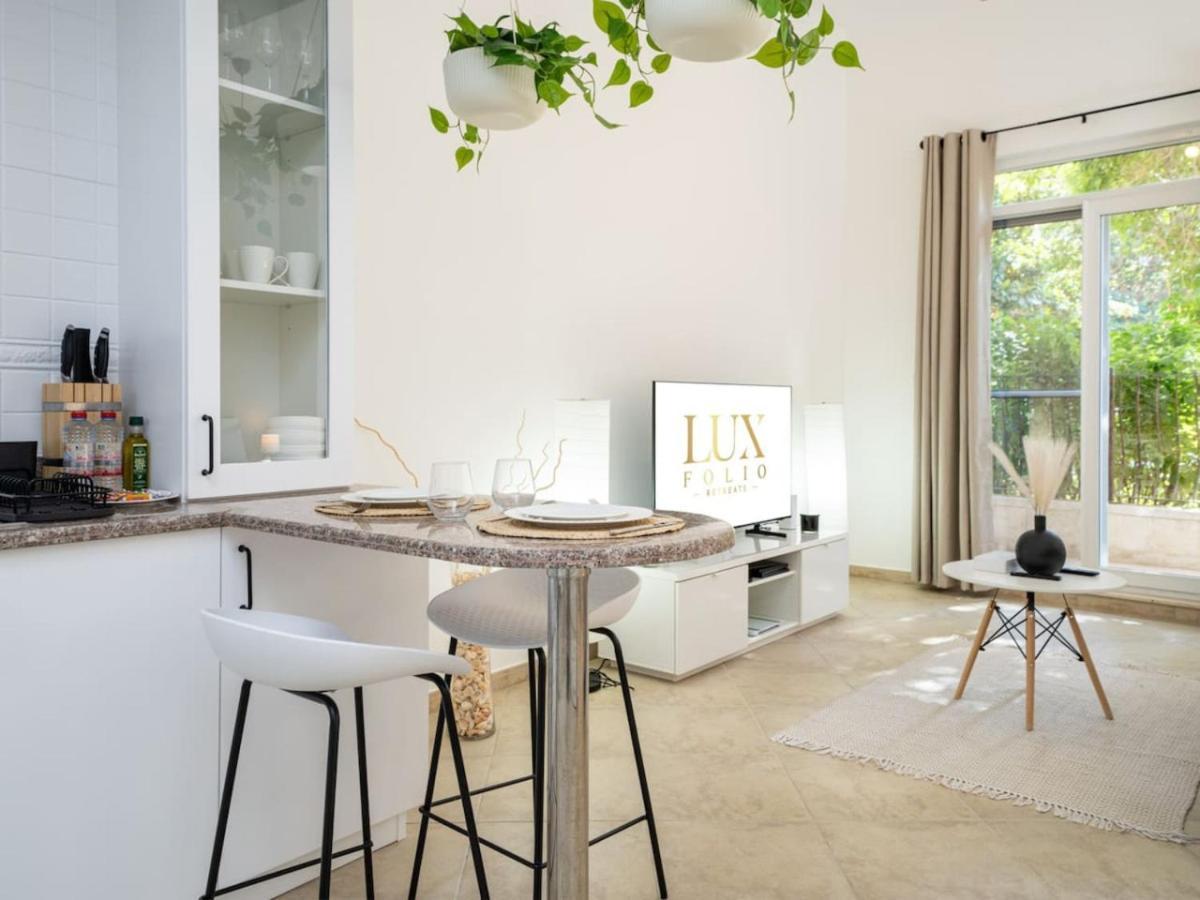 Apartment Charming Escape In Motor Dubai