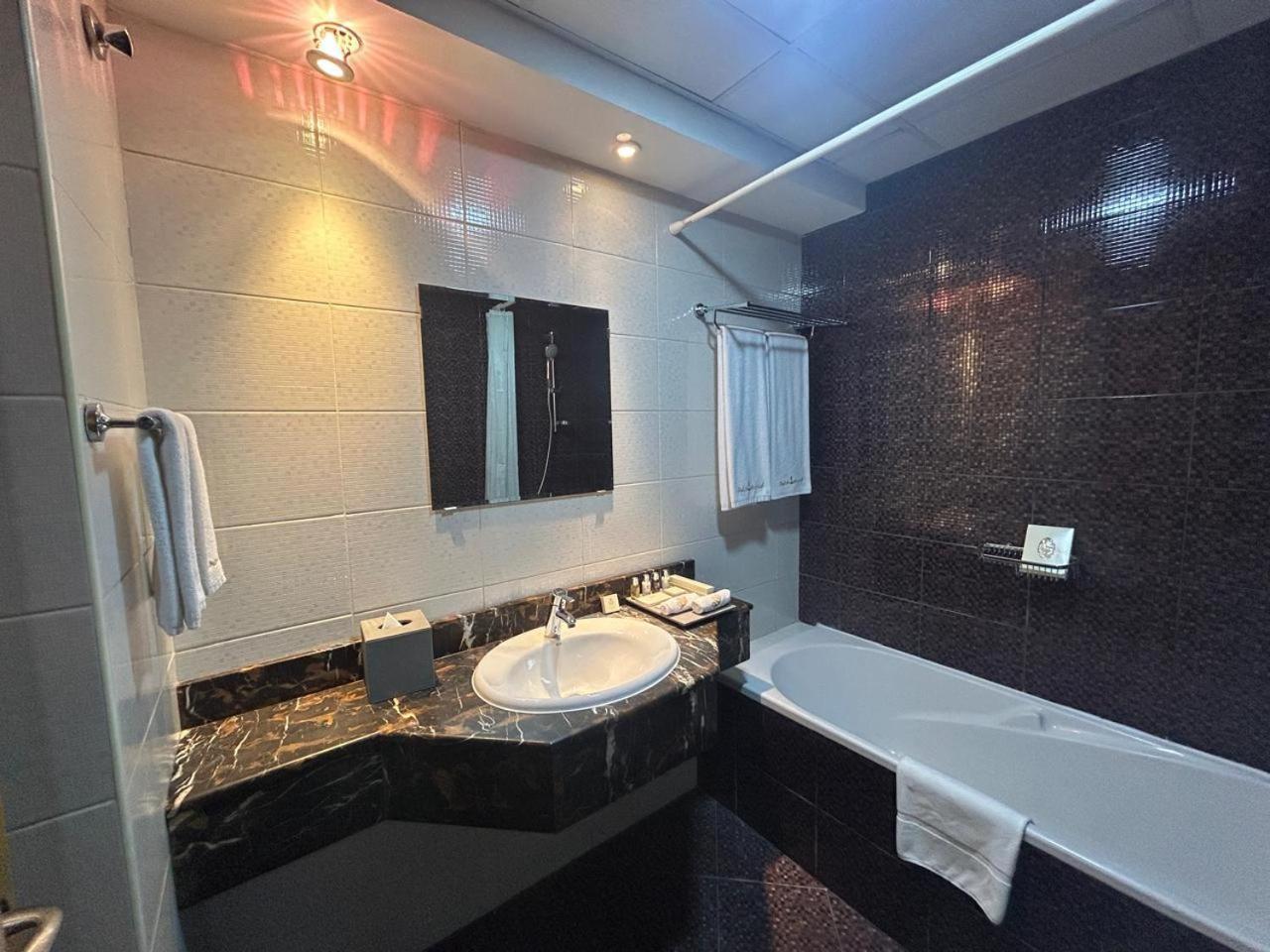 Overnight Super Yacht - Orchid Botel Abu Dhabi