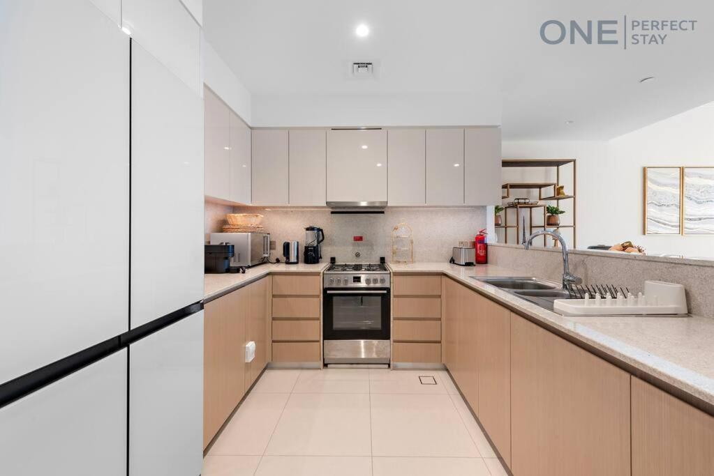 Apartment Astonishing 3br Burj Khalifa And Fountain View With Pool And Gym Dubai