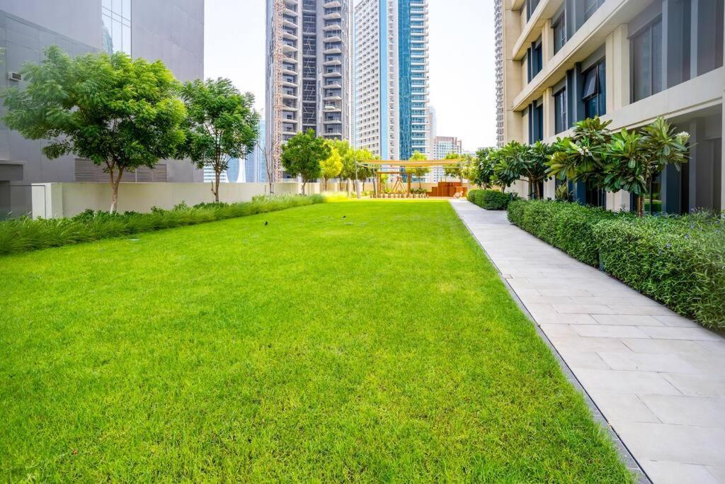 Astonishing 3br Burj Khalifa And Fountain View With Pool And Gym