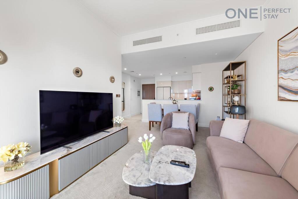 Astonishing 3br Burj Khalifa And Fountain View With Pool And Gym