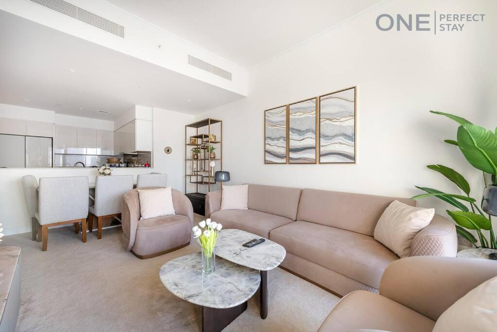 Astonishing 3br Burj Khalifa And Fountain View With Pool And Gym